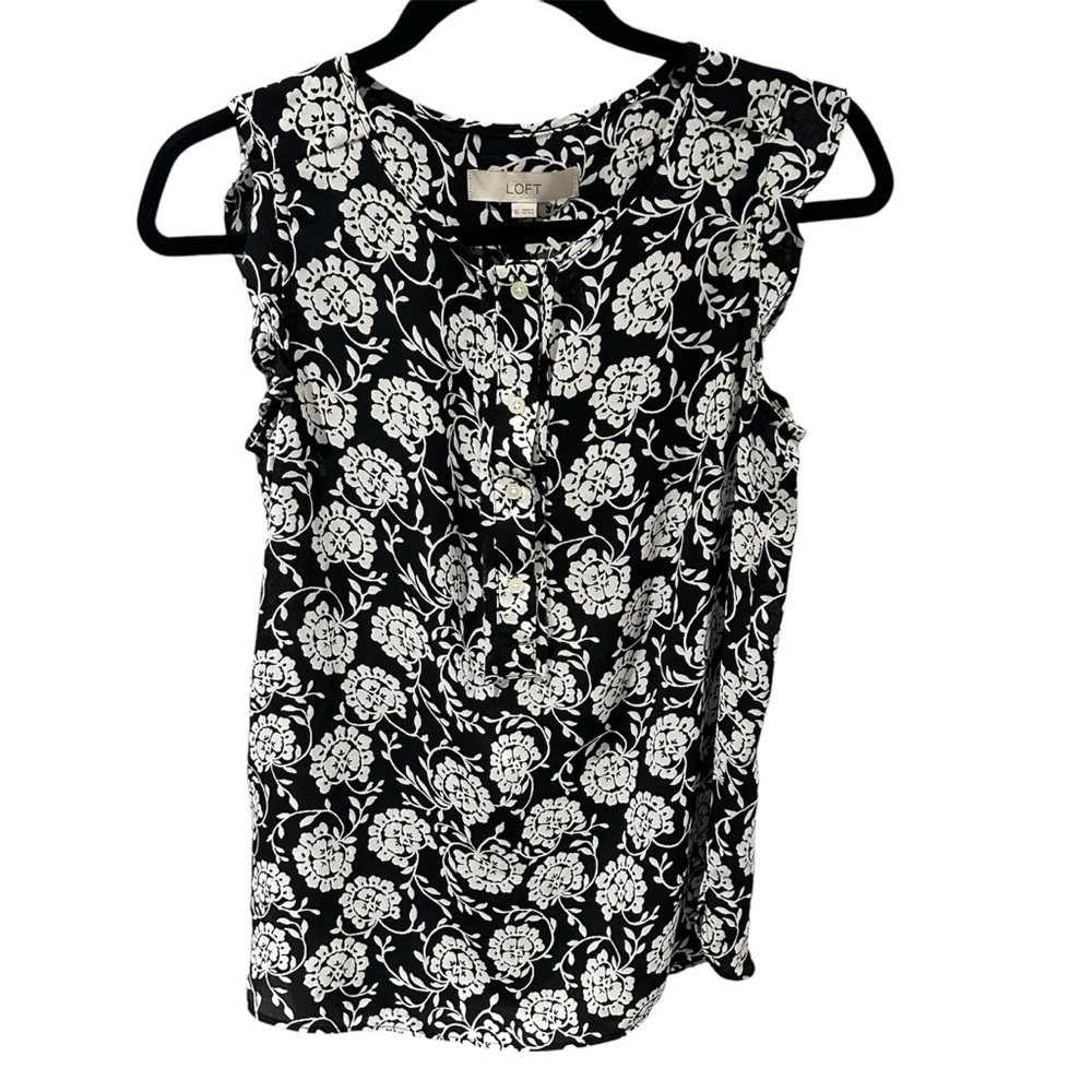 Loft Black And White Floral Blouse Size XS NWT Ruffles Floral